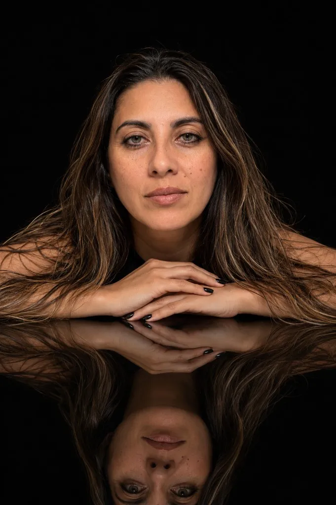 Retrato editorial gerado com IA na Lensora